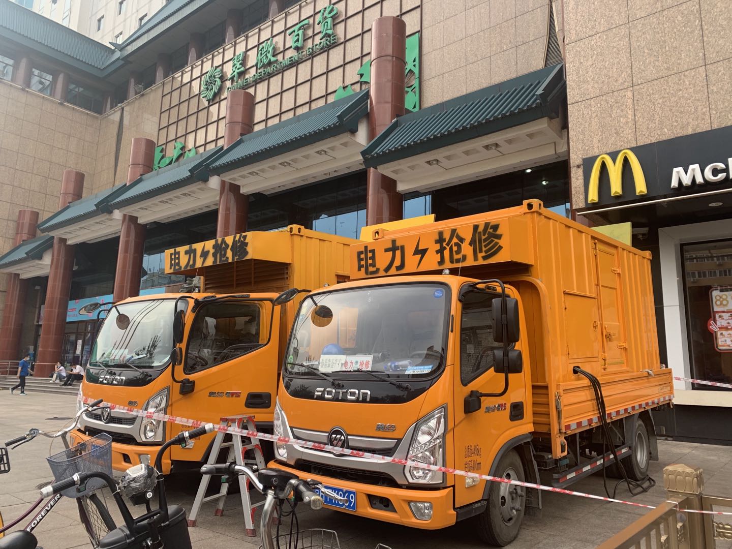 北京靜音發(fā)電車出租，400kw發(fā)電車出租